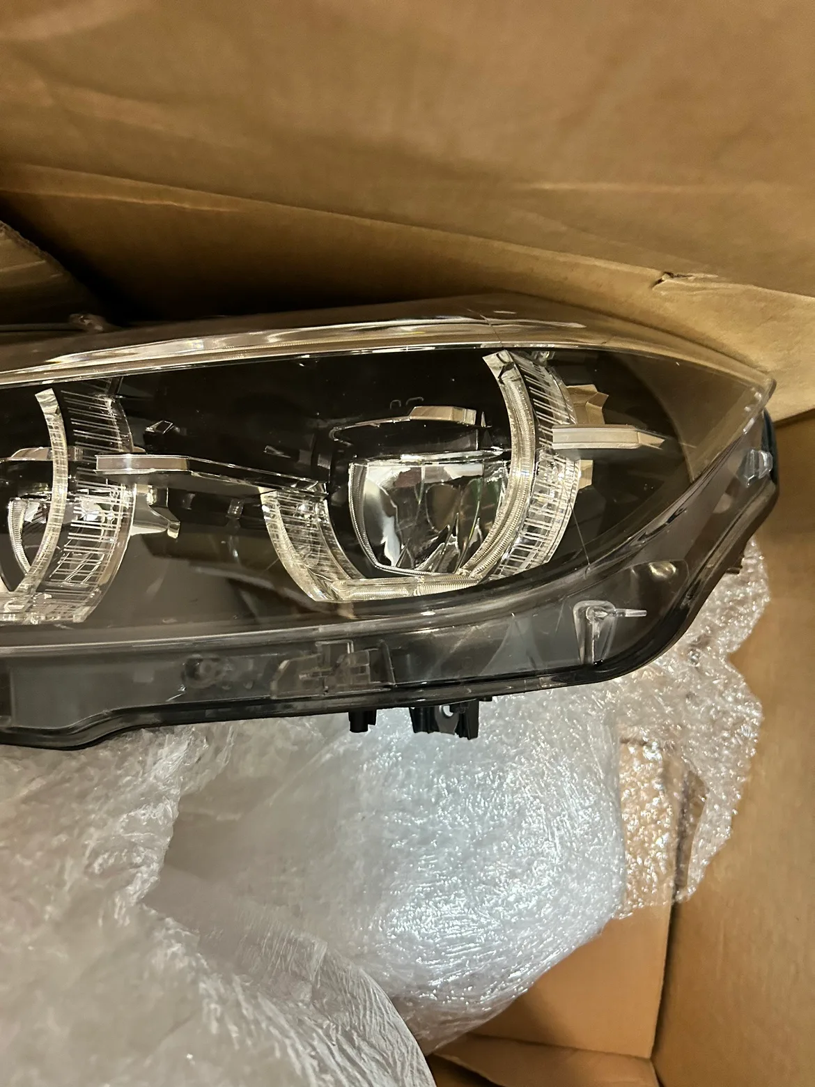 BMW F30 3시리즈 후기형 운전석led 라이트(중고)