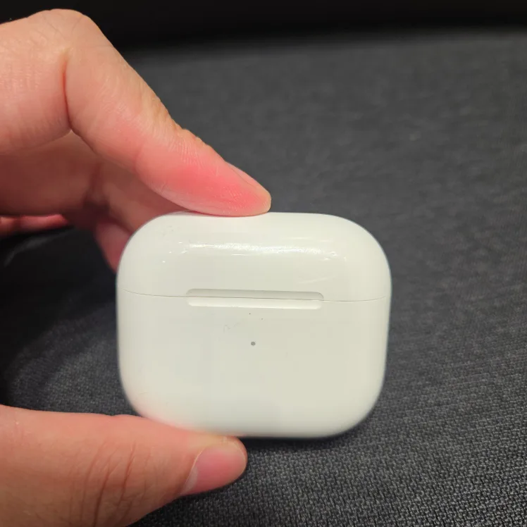 에어팟3세대 (중고) 팝니다.