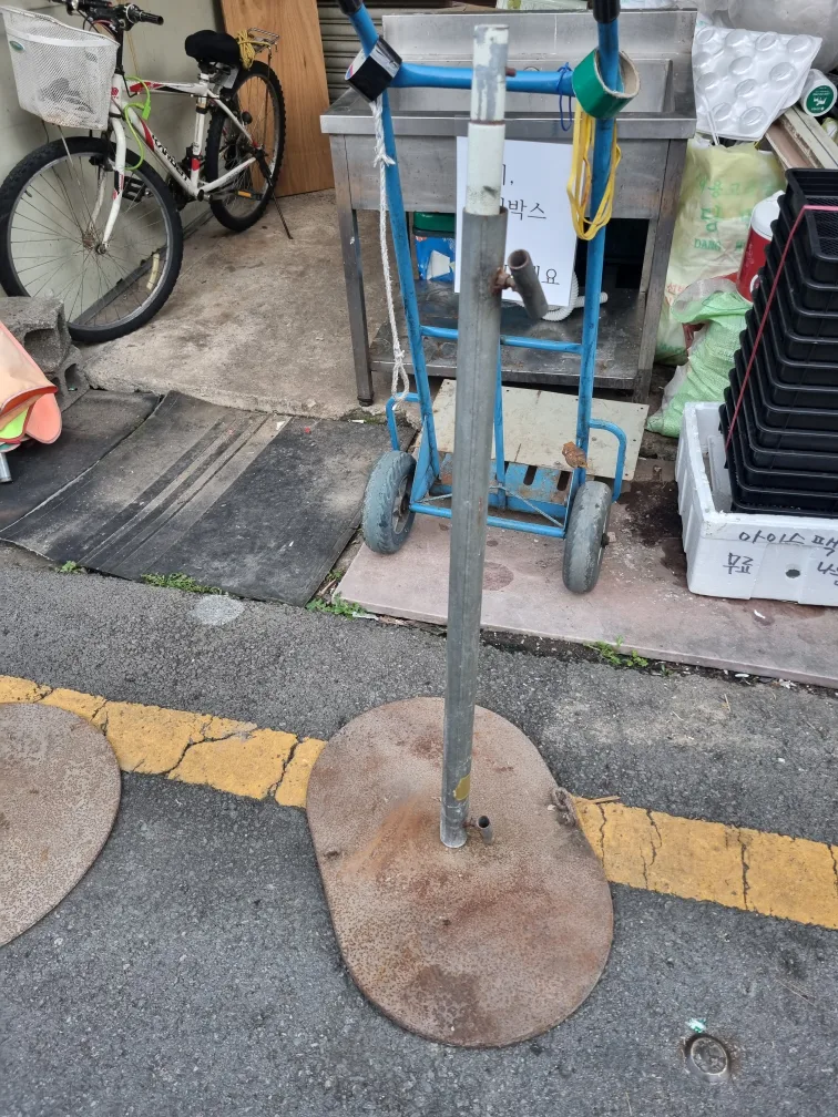 중고 파라솔 받침대 타원형 팝니다.