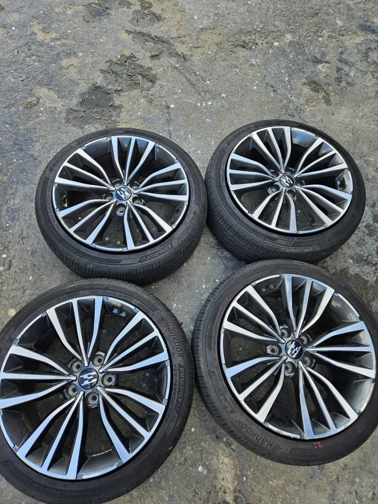 18인치 중고 스팅어 휠, 타이어 판매합니다.