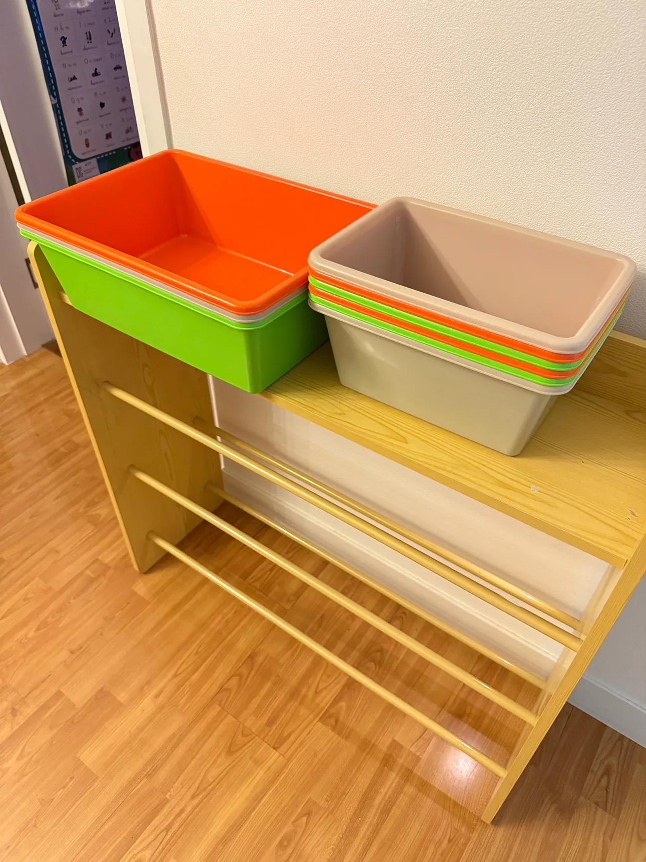 아이 장난감선반 컬러풀. 중고지만 것이며 스크래치도 거의 조금 있습니다