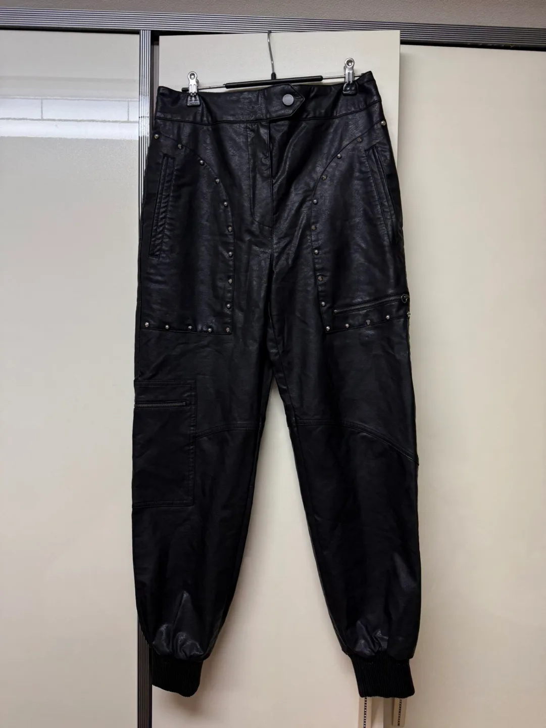 🖤(22년도제품)럭키슈에뜨 가죽 팬츠 조거 바지 36사이즈(허리27-28)