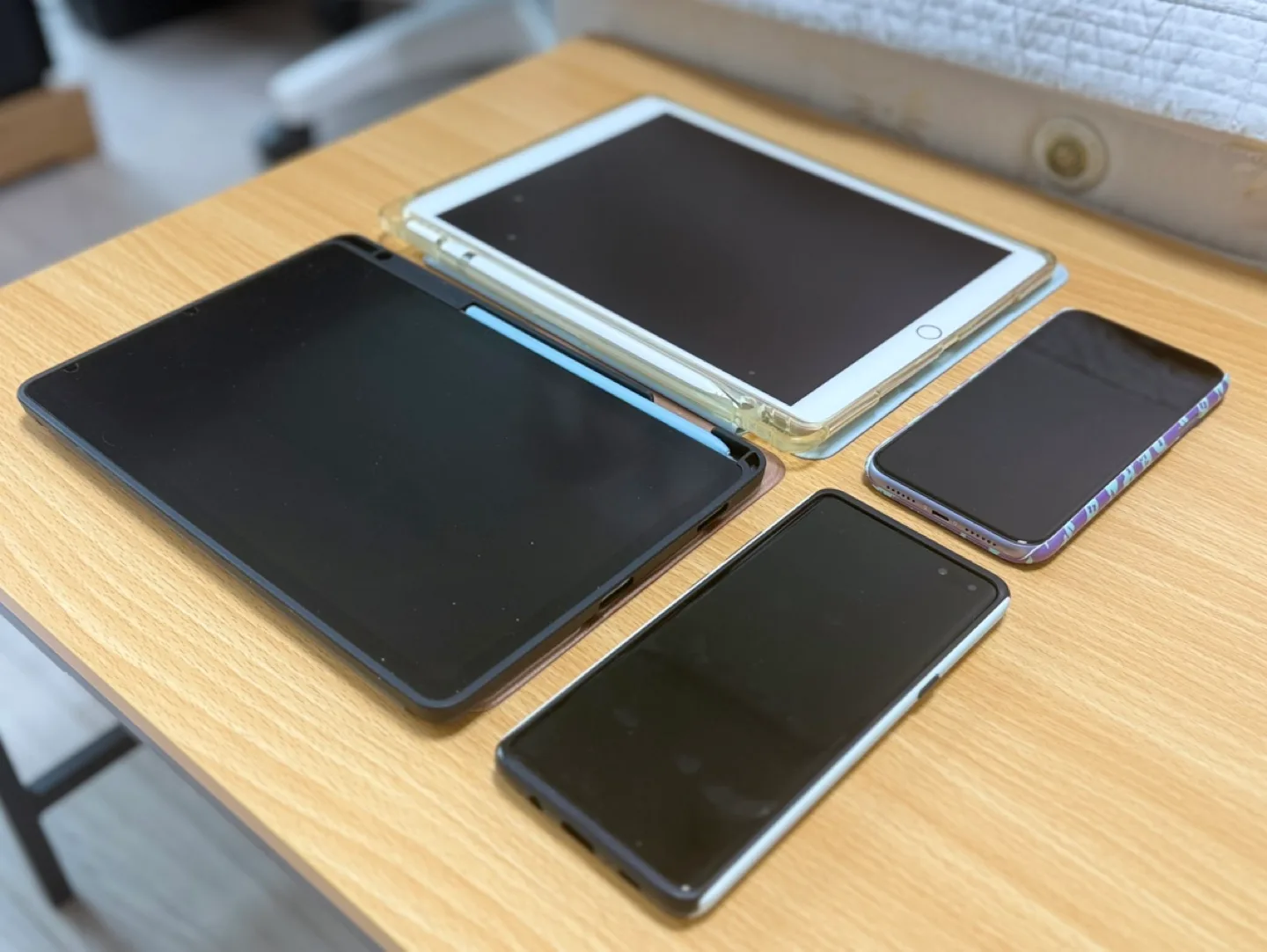 저사양 디바이스 공기계 4종 (아이패드, 갤럭시탭, 휴대폰 2종)