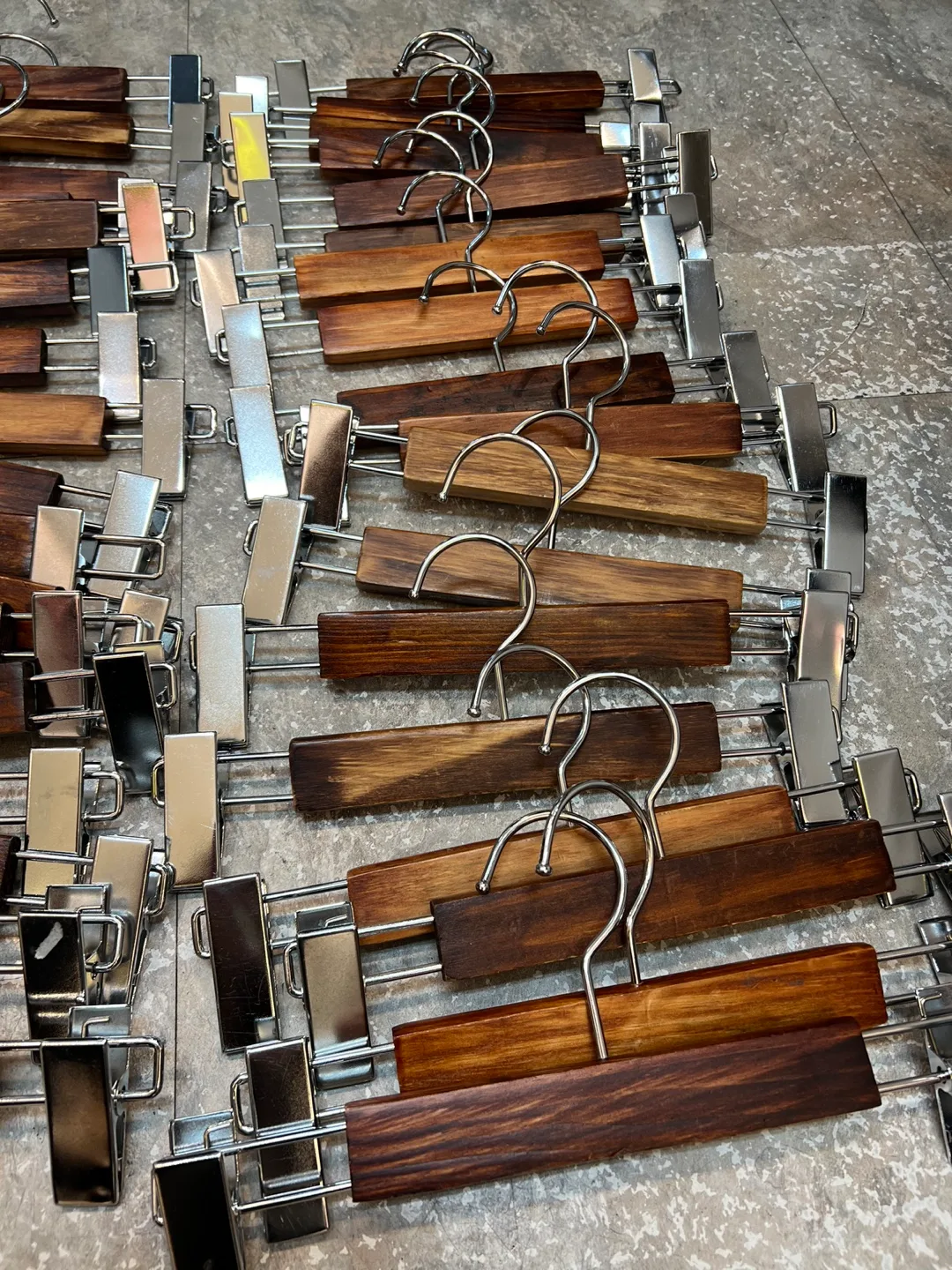 옷매장 바지걸이(50개)판매합니다(중고)낱개판매도 가능(10개단위)