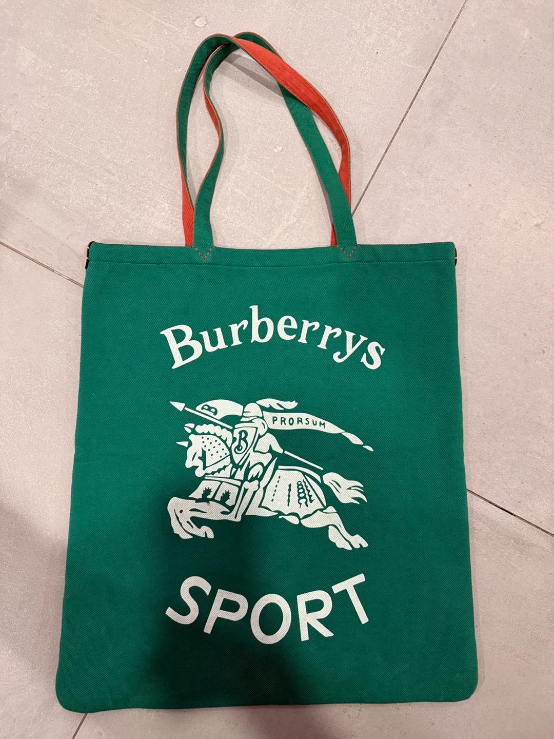 버버리 에코백 팝니다