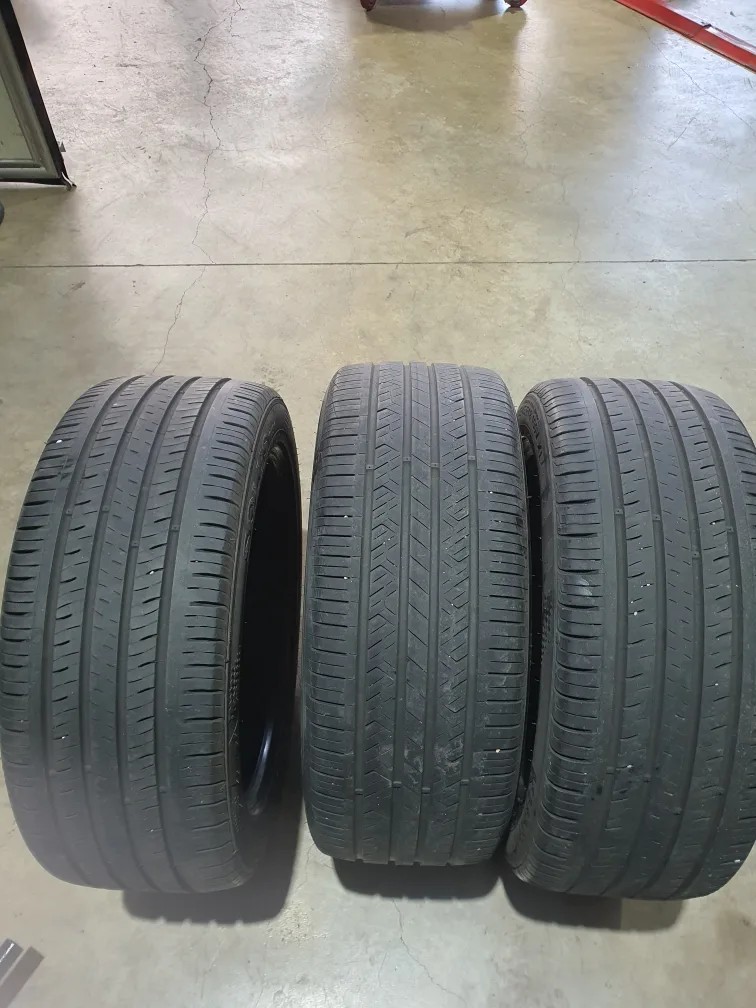 245.45.18 중고타이어 팝니다