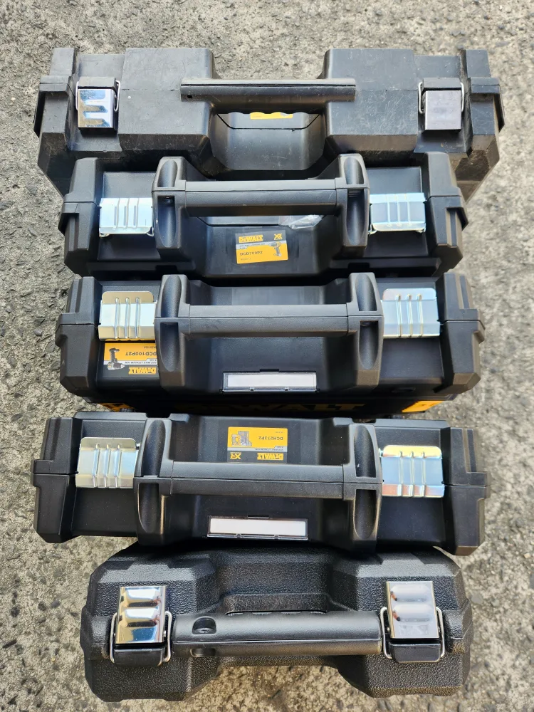 디월트 충전케이스