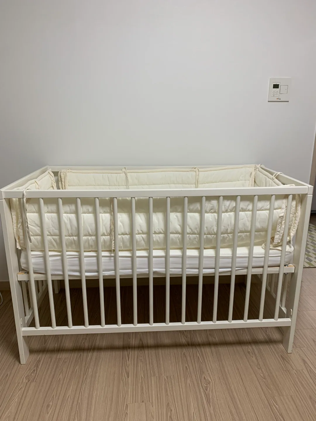 이케아 원목 아기침대입니다 매트리스+안전가드 포함입니다