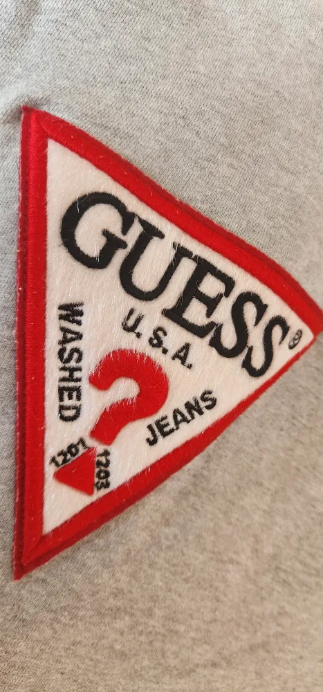 [게스] 송치삼각로고 루즈핏 후드