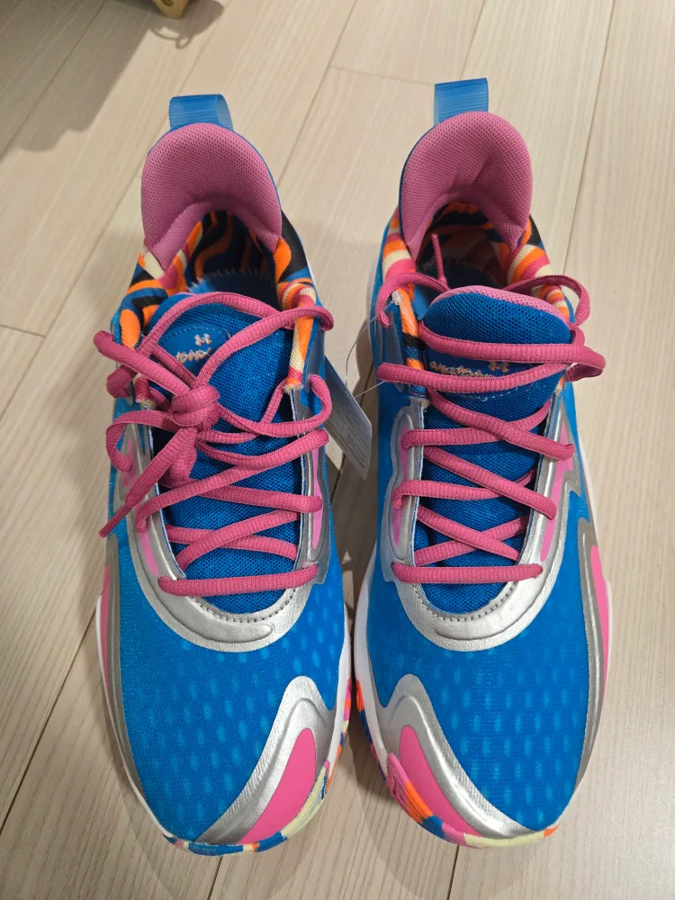 언더아머 스펀 5 / 270 / 새상품 팝니다. 박스X