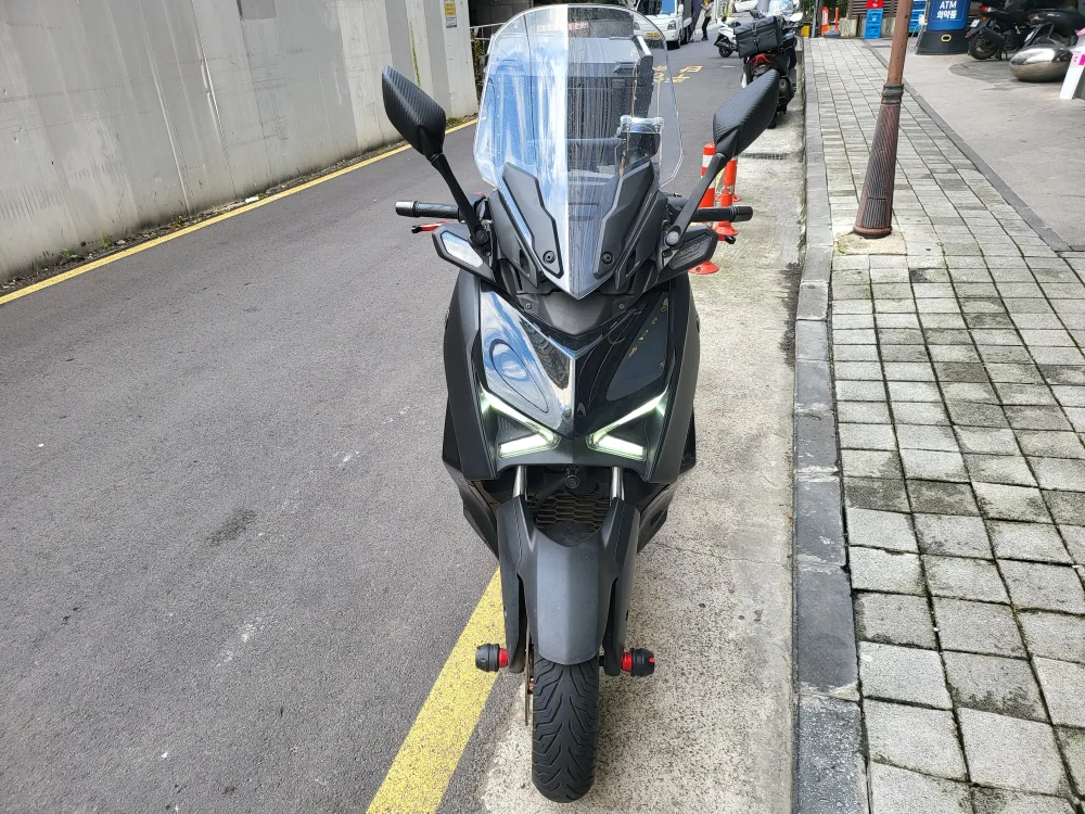 24년식 xmax 300 팝니다