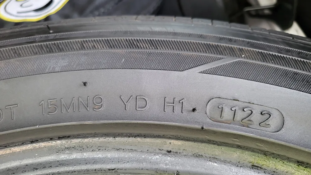 중고타이어  235 45 18