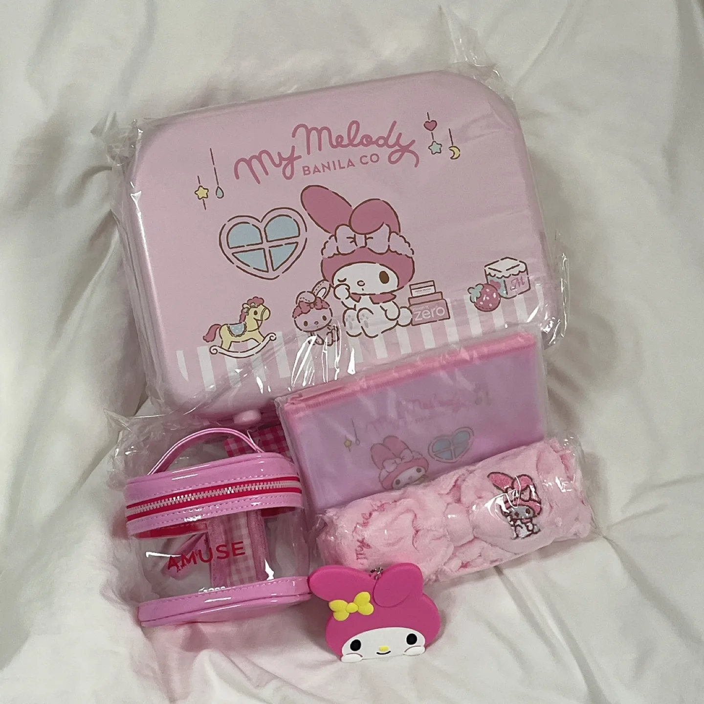 새상품+중고 ) 바닐라코X마이멜로디 레디백 헤어밴드 pvc파우치 + 어뮤즈 파우치