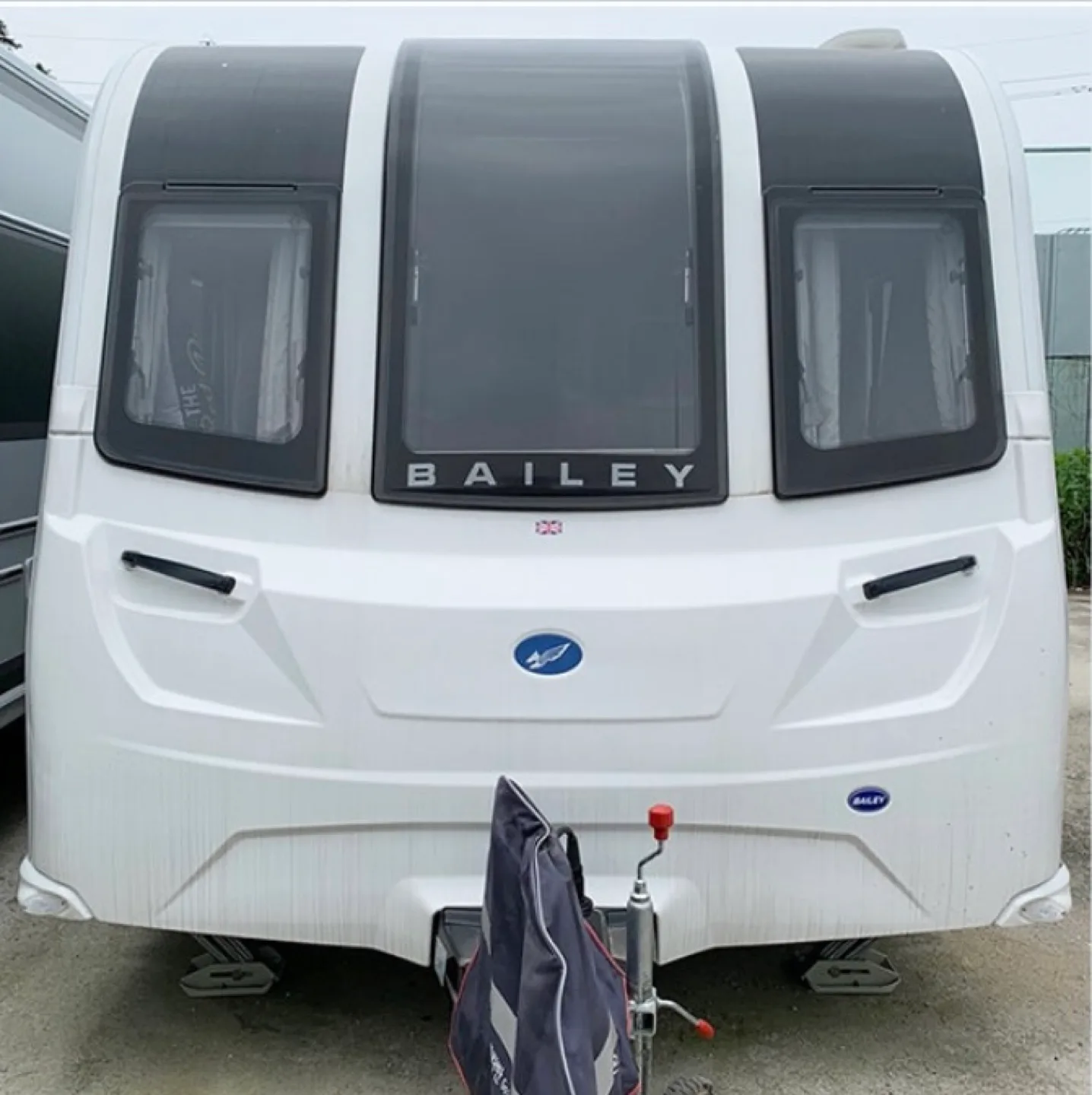 중고카라반 600급 광폭  옵션 많음 출고가 8,000만원 이상 카라반을 4,000만원에 판매!(사용감 없음)