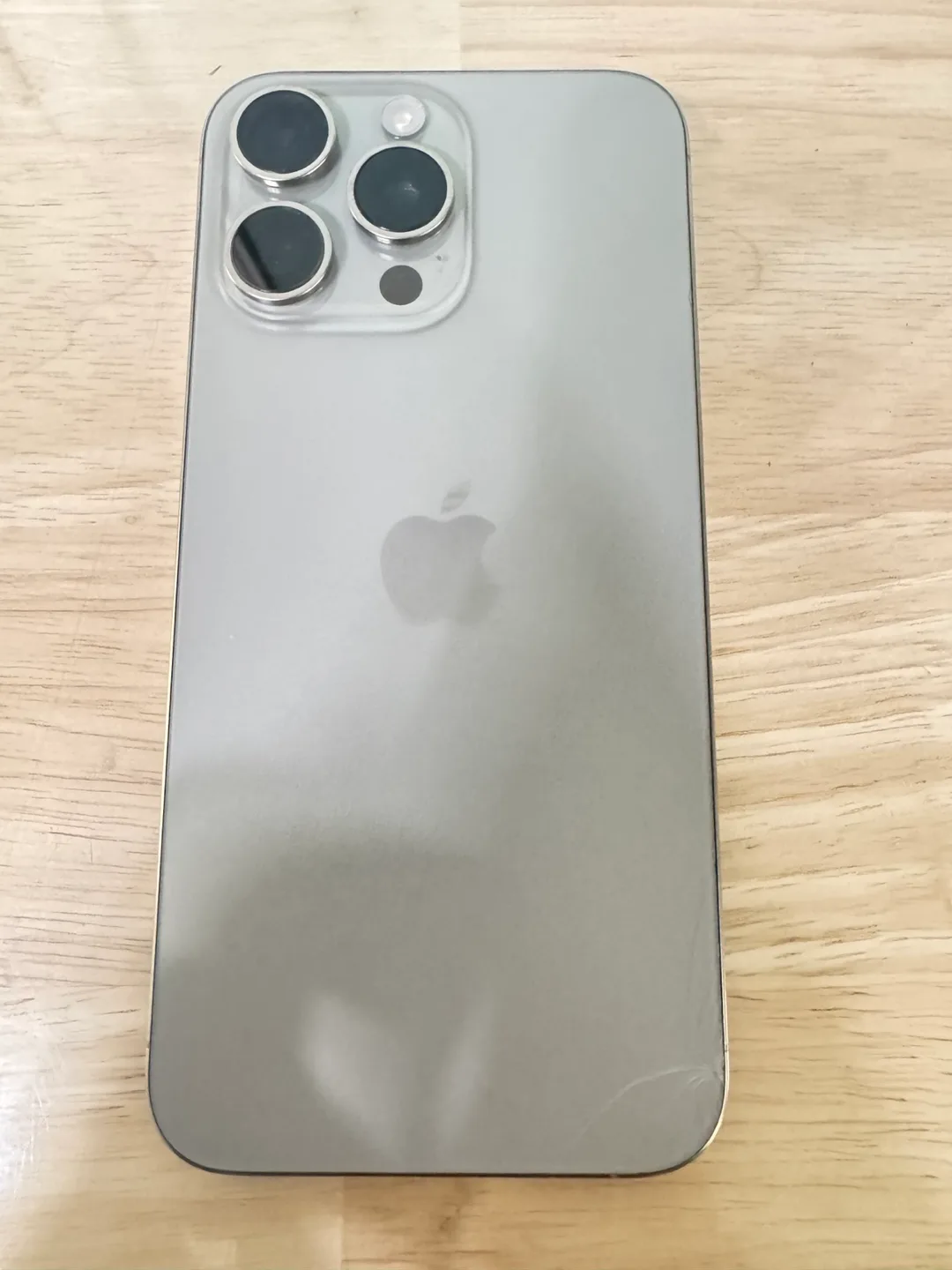 (자급제)아이폰15프로 맥스 256 뒷유리 깨짐 팝니다