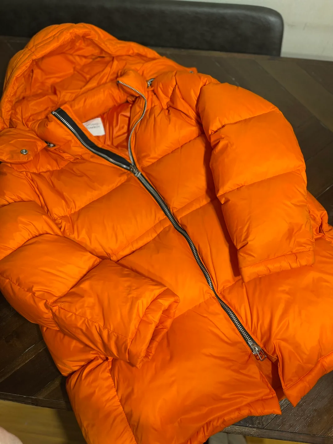스튜디오 톰보이 덕다운 패딩 새상품급 정가 70만원대 (루나레이크 오렌지)