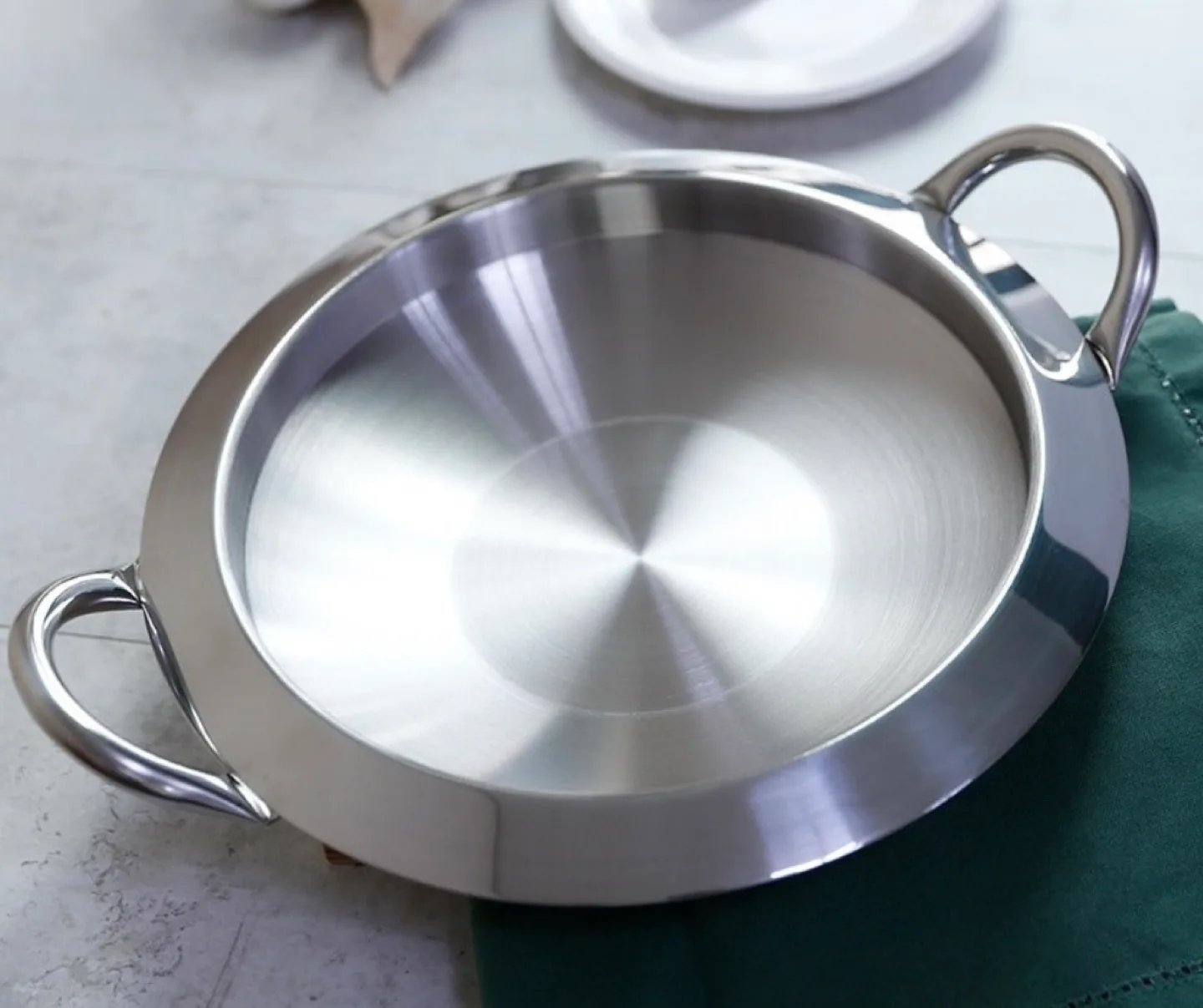 퀸센스 전골냄비 24cm 중고 판매해요.