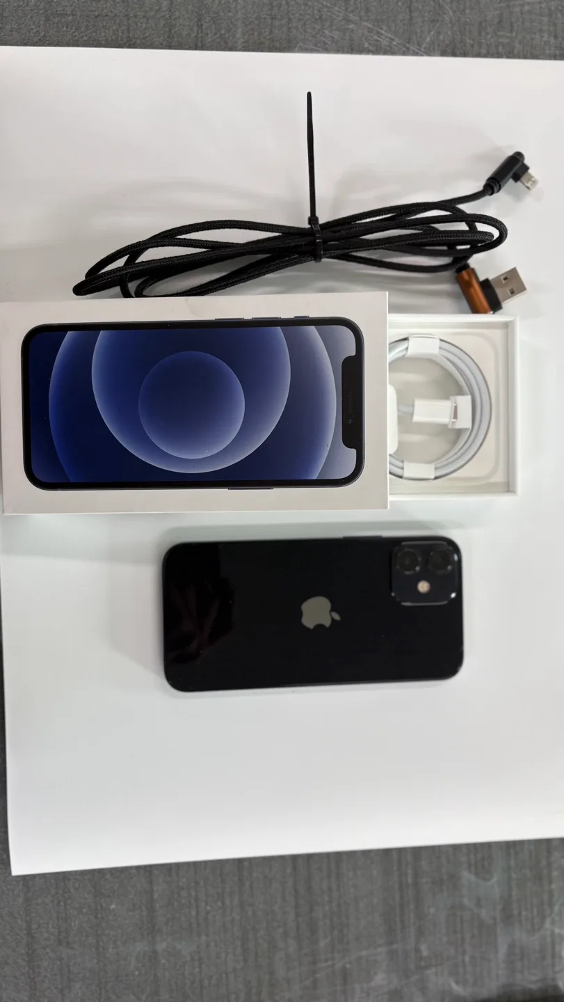 아이폰 12 미니 128기가 블랙 중고판매합니다.