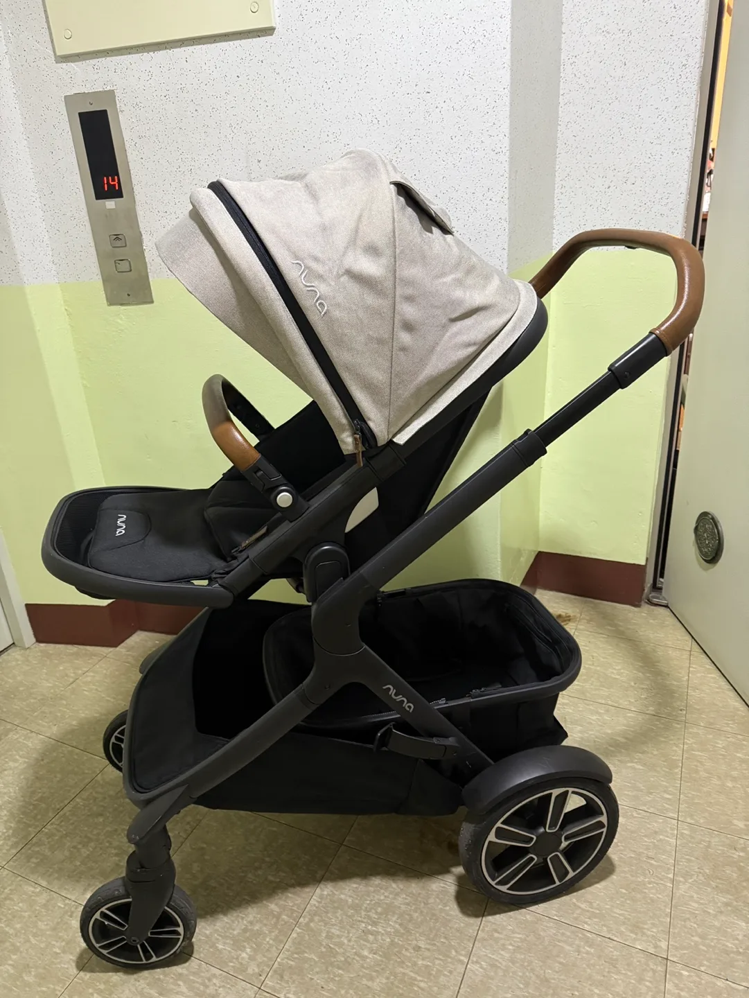 뉴나 디럭스 유모차 데미그로우