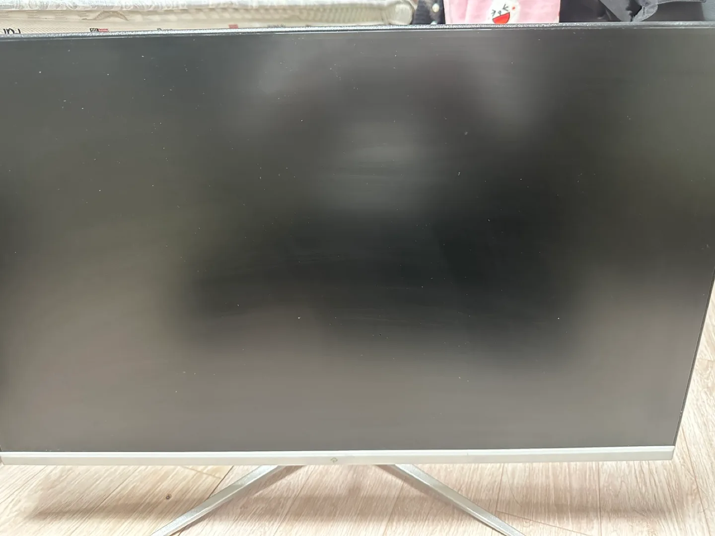 32촌컴퓨터모니터판매합니다75Hz.   2K해장도.  사용기간1년이되지않았어요