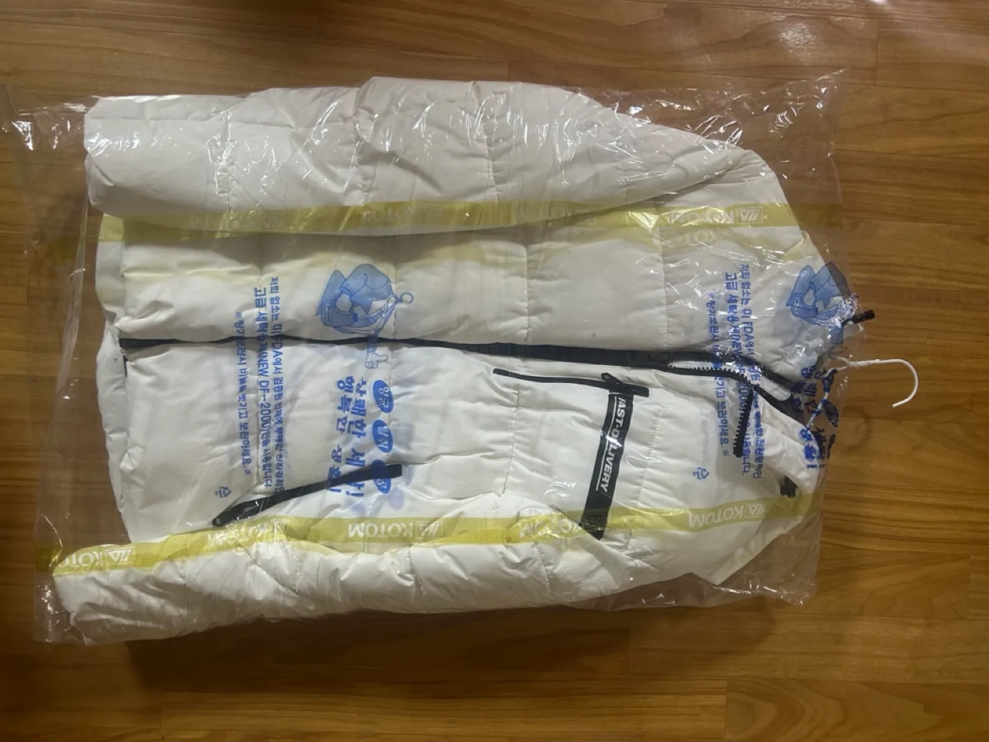 NII 흰색패딩 판매합니다 (우모량 최상)