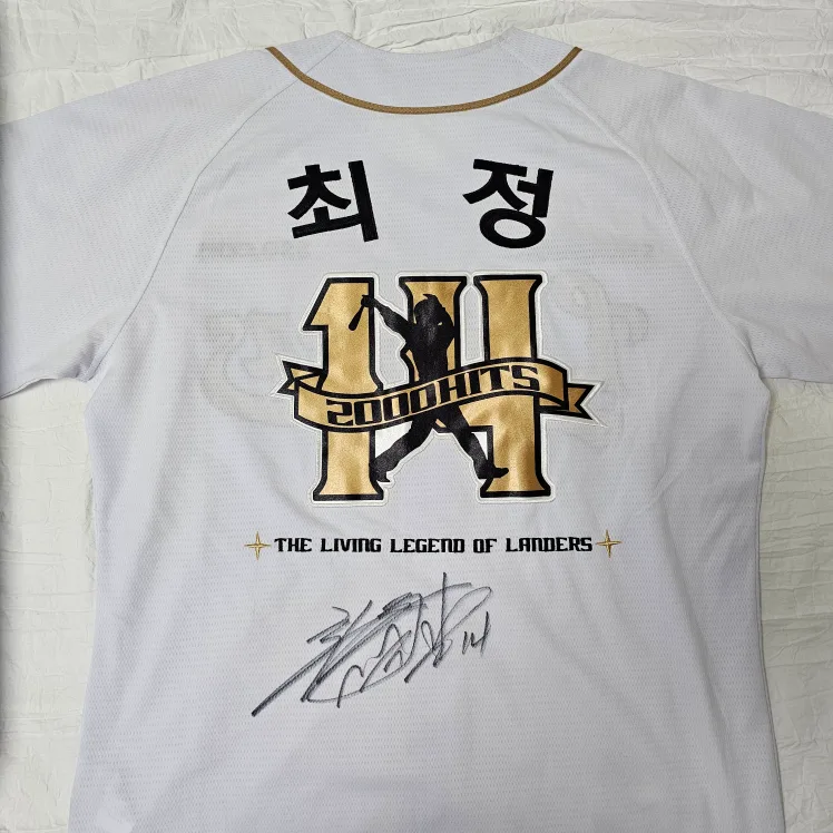 SSG랜더스 최정 2000안타 기념 유니폼 친필사인