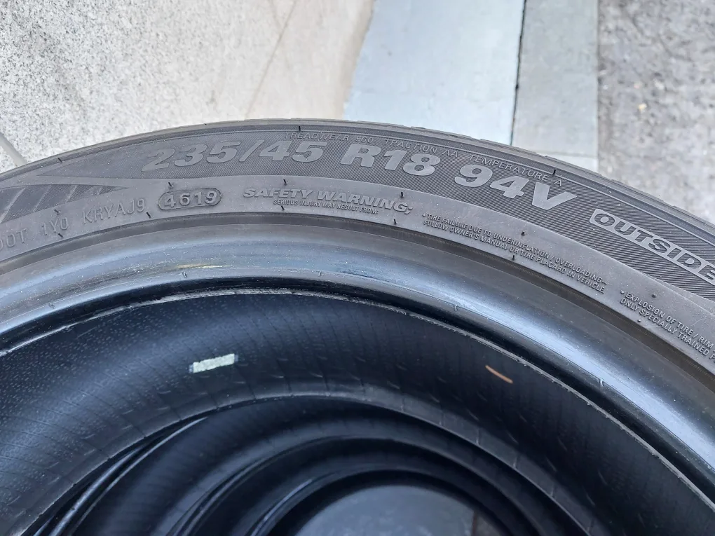 중고 타이어  235/45R18 95% 4짝팝니다~