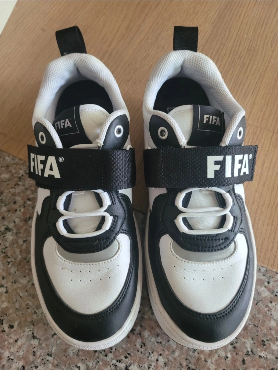 FIFA 운동화(245신으시는분 가능) | 이도2동 | 남성패션/잡화 | 당근 중고거래