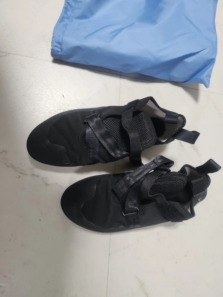 부토라 암벽화 295 중고 팝니다.