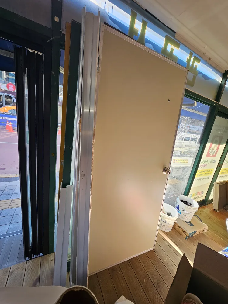 판넬문팝니다  75T중고판낼문 3면도어