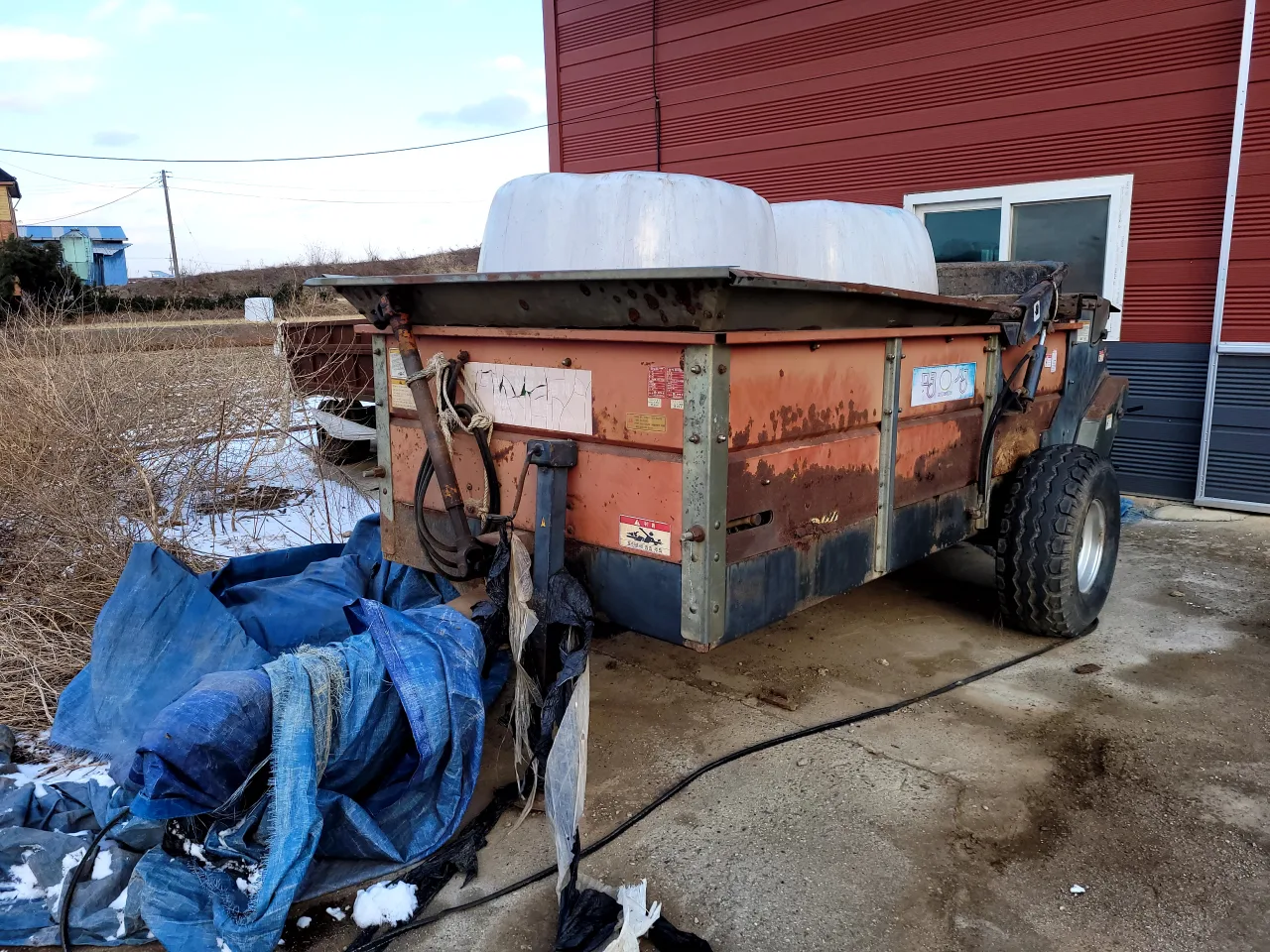 퇴비 살포기 중고(트랙터 55마력에 쓰건 것)