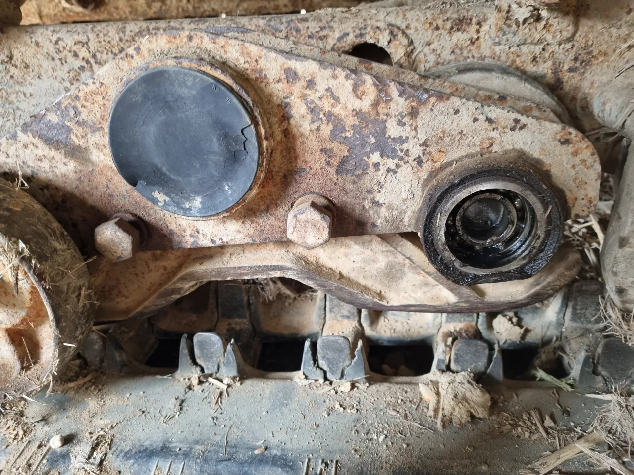 국제콤바인 575 오른쪽 롤러 중고 삽니다.