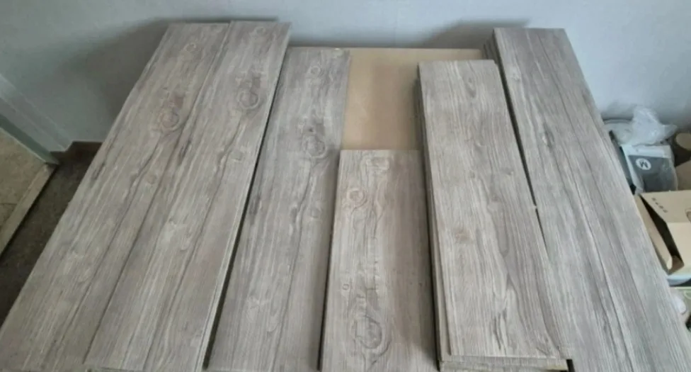 중고 데코타일(바닥 뜯은것) 판매. 5만원입니다.