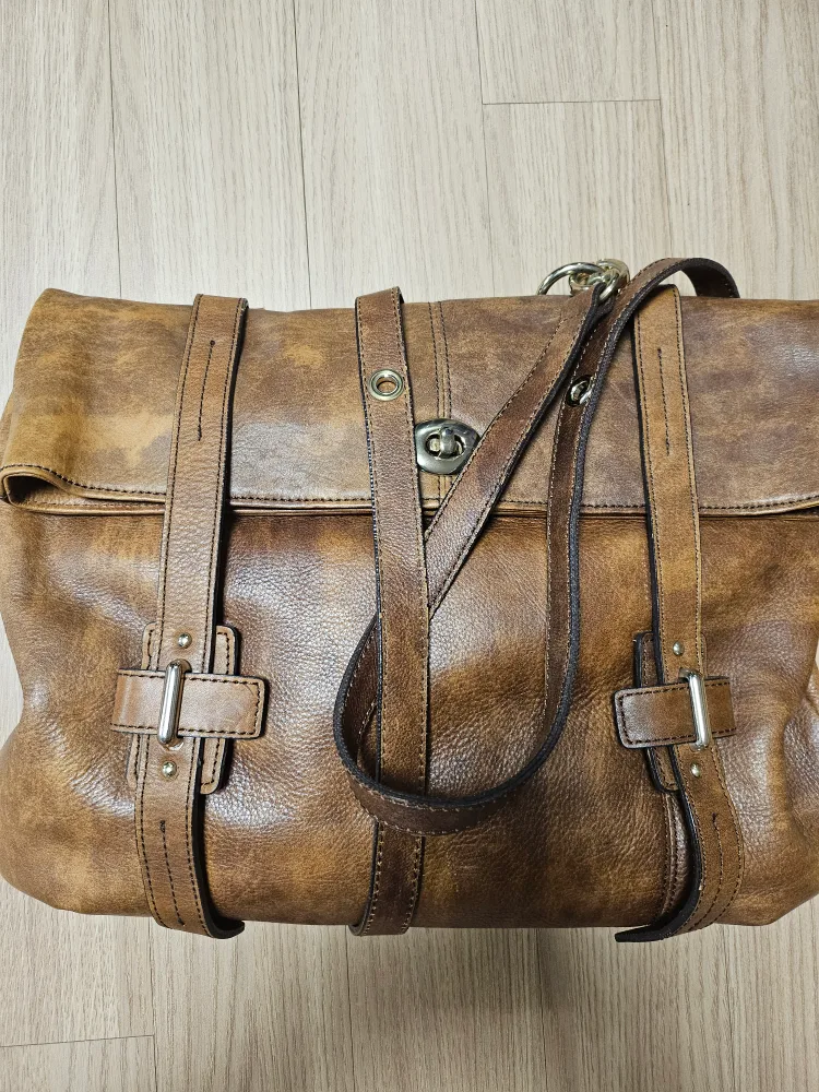 중고 레더 백 팝니다.