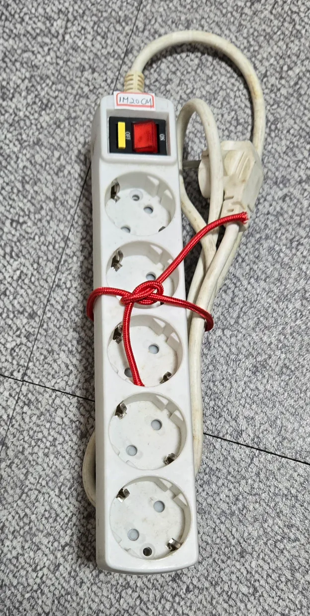멀티탭,콘센트 5개. 개당 5,000원.