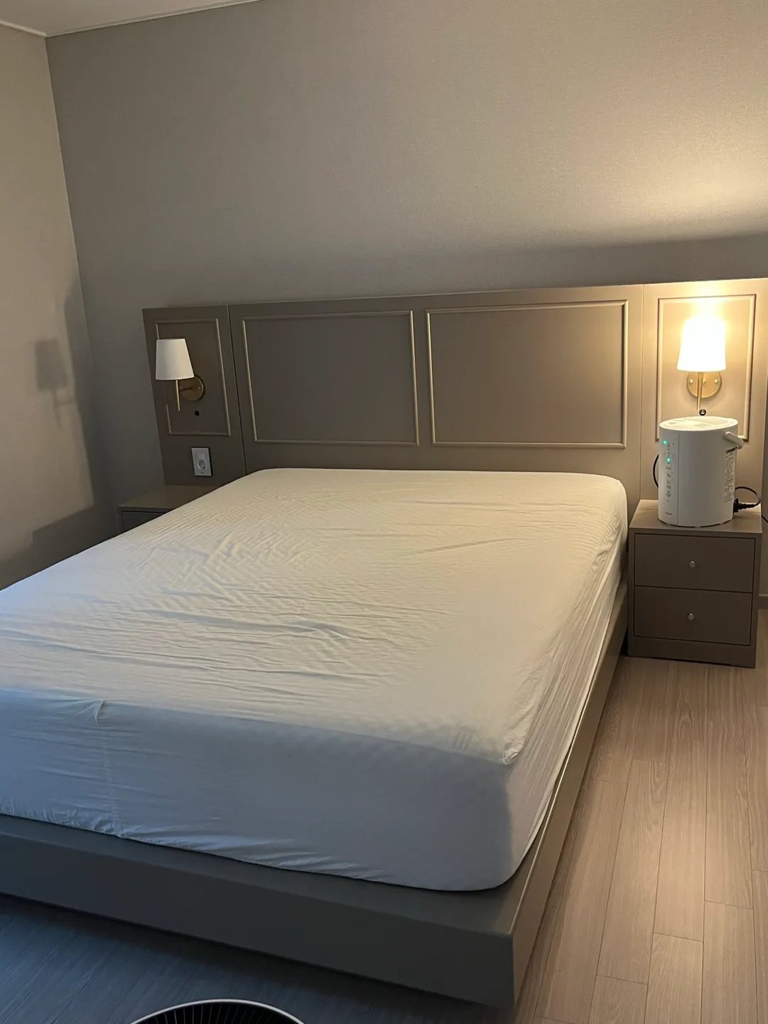 호텔 침대 프레임 수납형 조명 협탁 포함 퀸사이즈 중고 가구