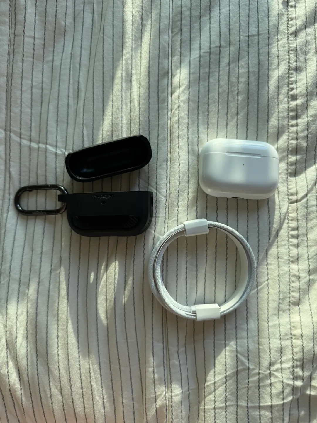 에어팟 프로 2세대 중고 (충전케이블 새상품)