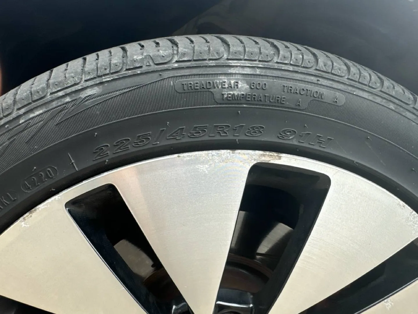 중고 타이어를 사겠습니다.