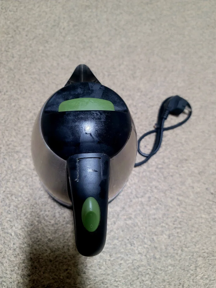 커피 포트기 무료 나눔 드립니다 중고 제품 감안 바랍니다 위치 의령읍 금빛빌 빌라 입니다