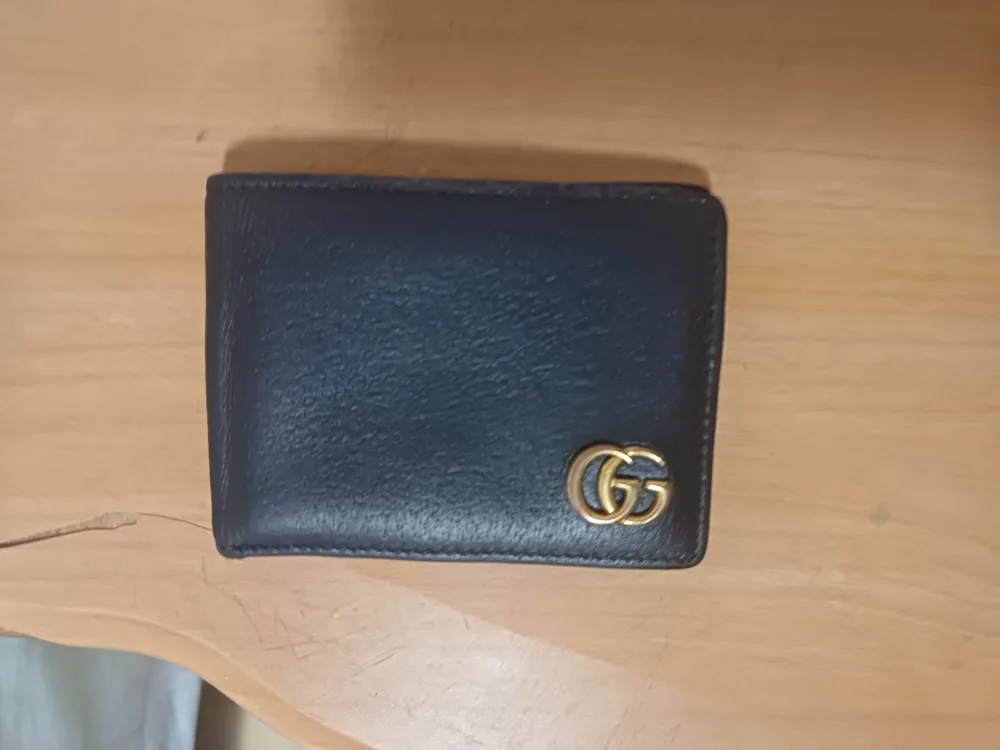 구찌 중고지갑 판매합니다.