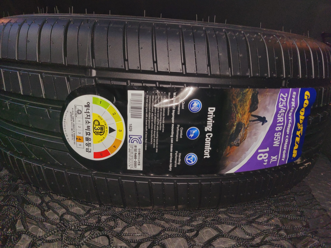 굿이어타이어 이피션트그립 콤포트 225/45R18 새 것 4개 50만원