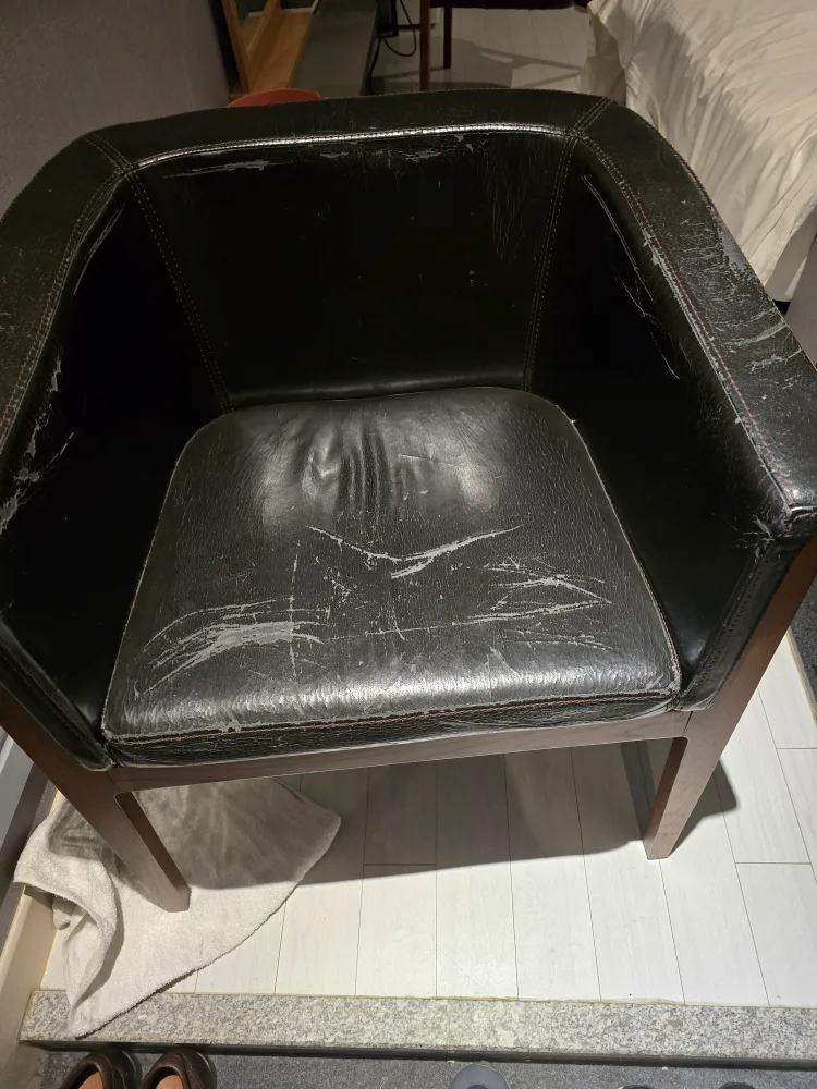 중고 가죽 1인용 의자 두개