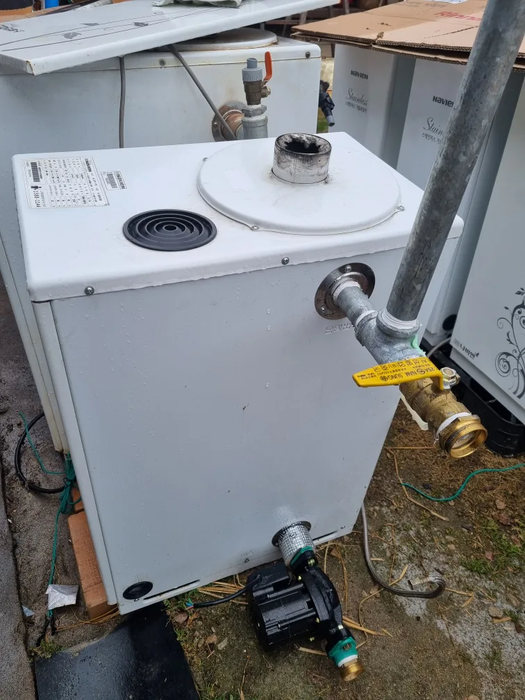 중고  스텐리스 기름보일러입니다