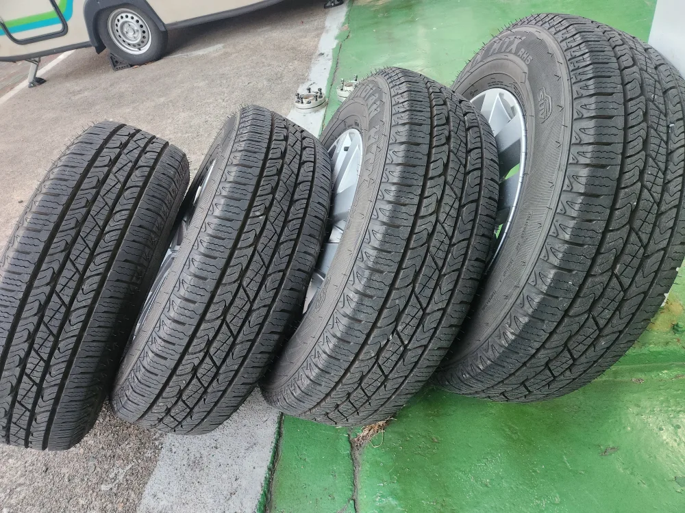 중고 타이어 휠 세트 235 70 17