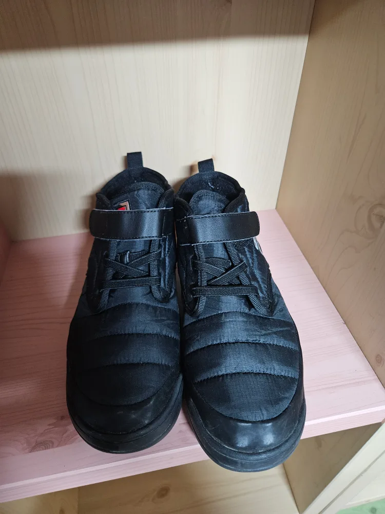 235 필라 중고 신발 팝니다