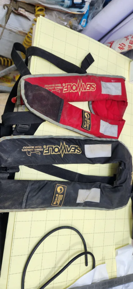 씨울프 팽창형 구명조끼 중고품 판매해요.몇개 안남음.