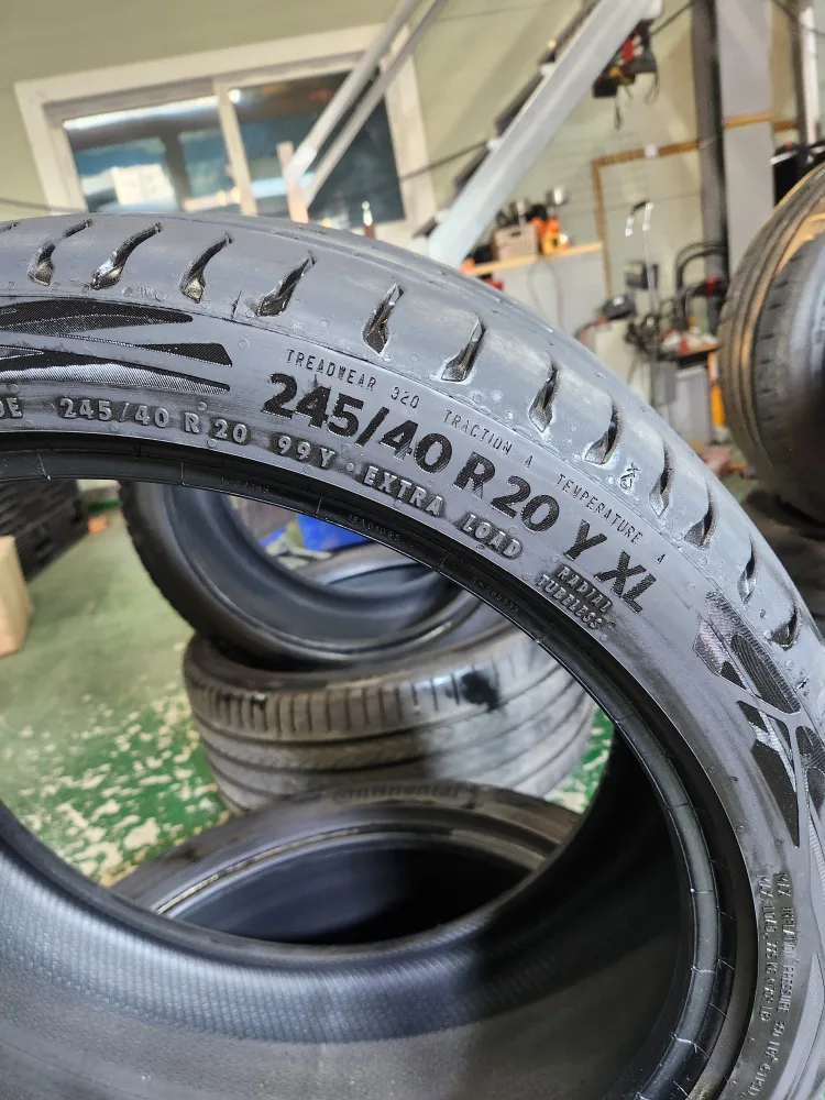 컨티넨탈 에코컨택트 245/40R20  275/35R20 중고타이어  2개씩 4개 1대분 싸게판매합니다