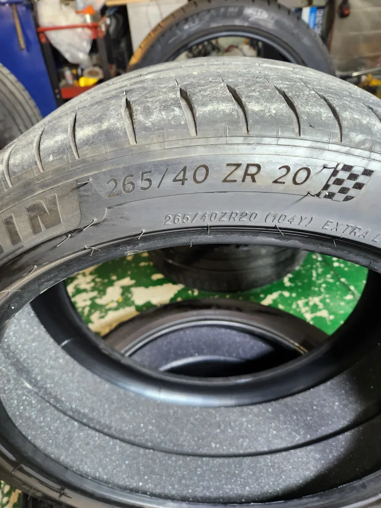 미쉐린 파일럿 스포츠 4S 265/40ZR20 2개 중고타이어 판매합니다