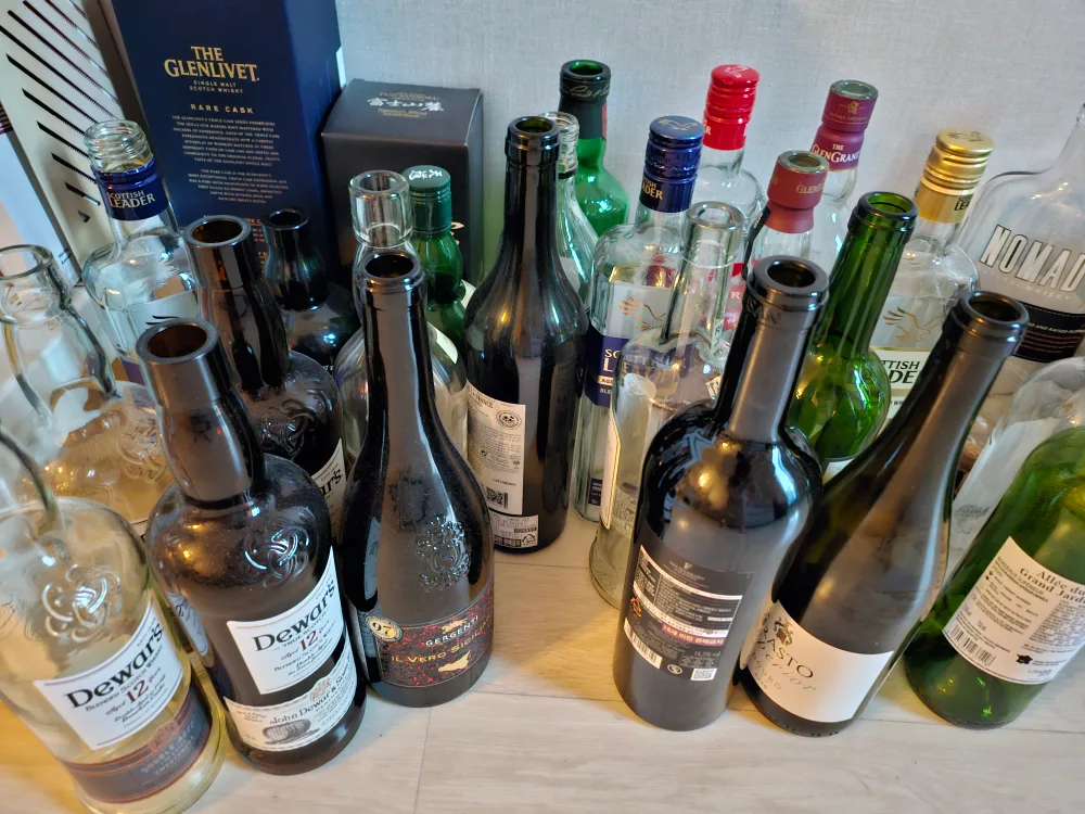 술병 빈병 위스키공병 및 박스들