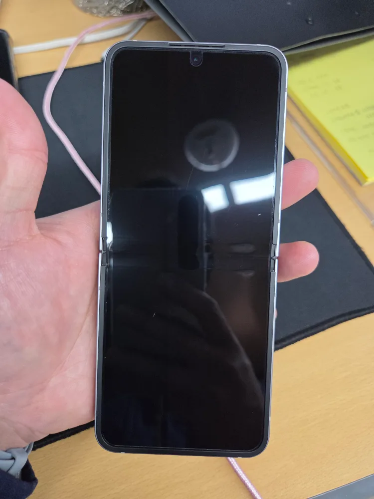 7개월사용 중고S급 갤럭시 Z플립6 실버256GB 팝니다.